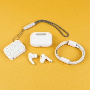 airpods pro (2nd generation) with magsafe charging case (usb c)