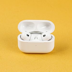 airpods pro (2nd generation) with magsafe charging case (usb c)