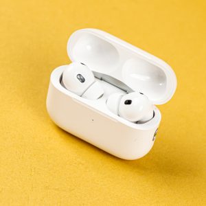 airpods pro (2nd generation) with magsafe charging case (usb c)